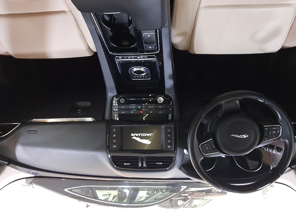 جاگوار F-Pace
